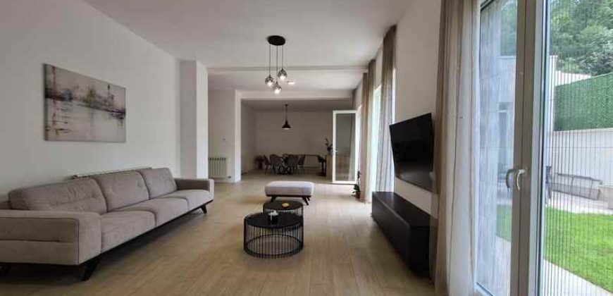 Dedinje – Velisava Vulovića 220kvm+2,5a