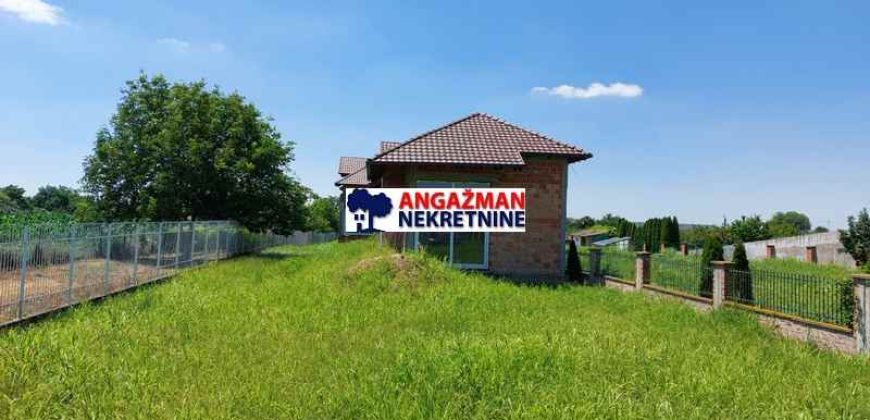 Batajnica – Batajnički vinogradi 921kvm + 32ara