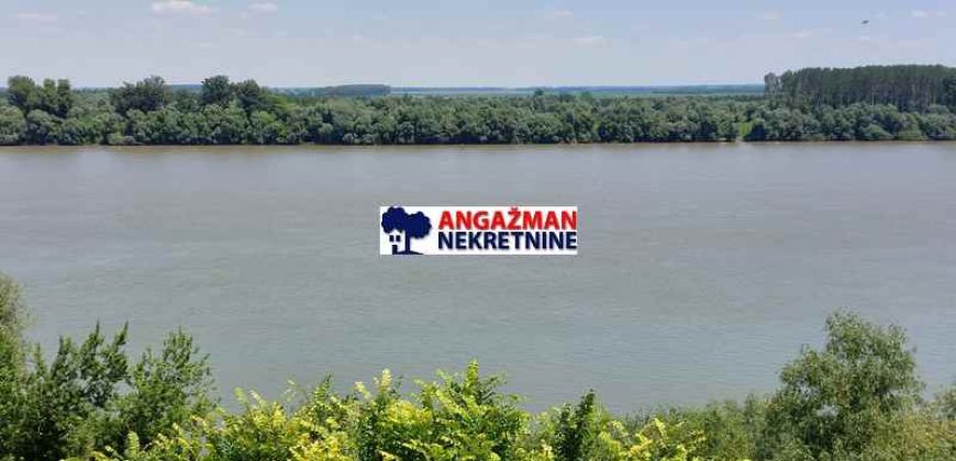 Batajnica – Batajnički vinogradi 921kvm + 32ara