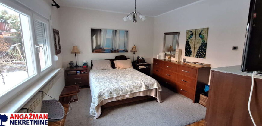 Kuća 250kvm + kuća 150kvm + 50kvm, sve na 10 ari