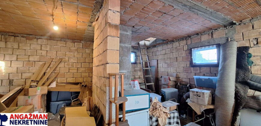 Kuća 250kvm + kuća 150kvm + 50kvm, sve na 10 ari