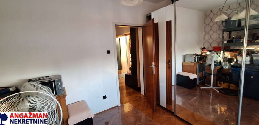 Kuća 250kvm + kuća 150kvm + 50kvm, sve na 10 ari