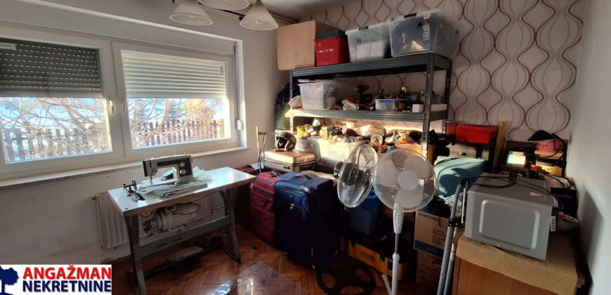 Kuća 250kvm + kuća 150kvm + 50kvm, sve na 10 ari