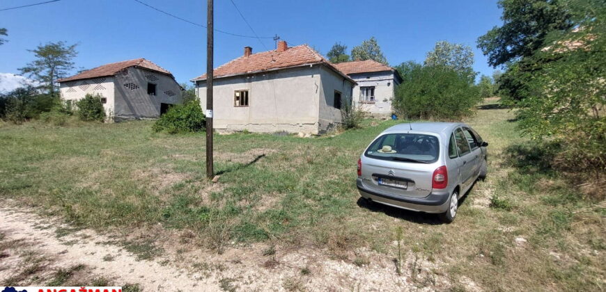 Bor, Šarbanovac – tri kuće 35kvm + 72kvm +45kvm + 57,57ari