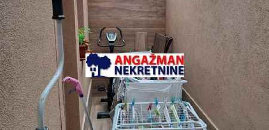 Humski put sa 2 parking mesta