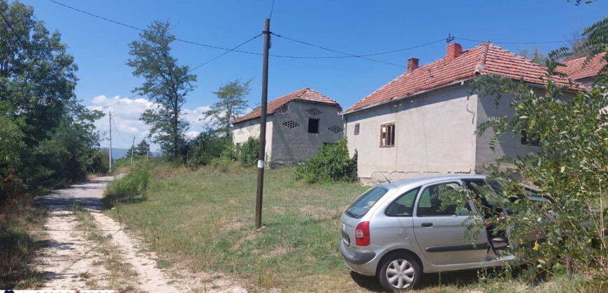 Bor, Šarbanovac – tri kuće 35kvm + 72kvm +45kvm + 57,57ari