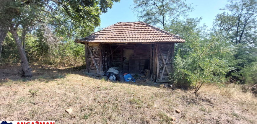 Bor, Šarbanovac – tri kuće 35kvm + 72kvm +45kvm + 57,57ari