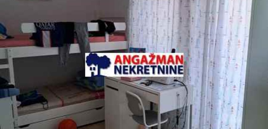 Humski put sa 2 parking mesta