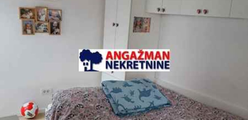 Humski put sa 2 parking mesta