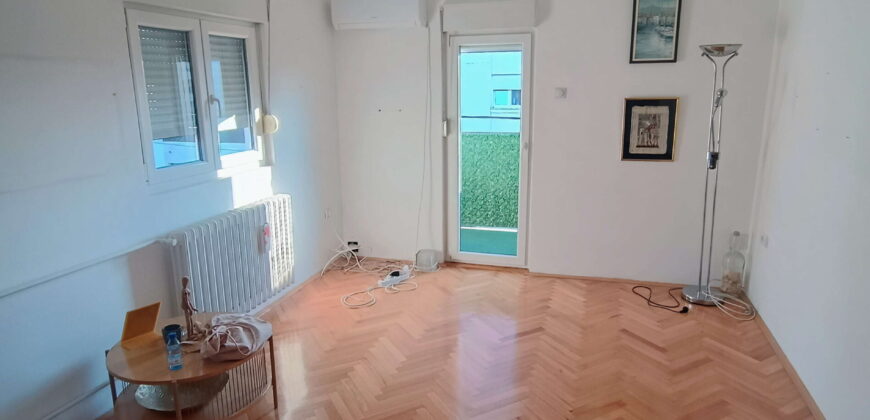 Cvetkova pijaca, 2.5, odličan – 52kvm (mereno 56)