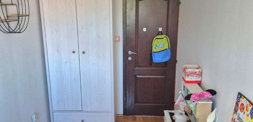 Kompletno renoviran četvorosoban stan u Zemunu