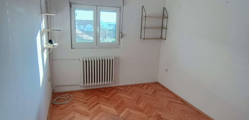 Cvetkova pijaca, 2.5, odličan – 52kvm (mereno 56)