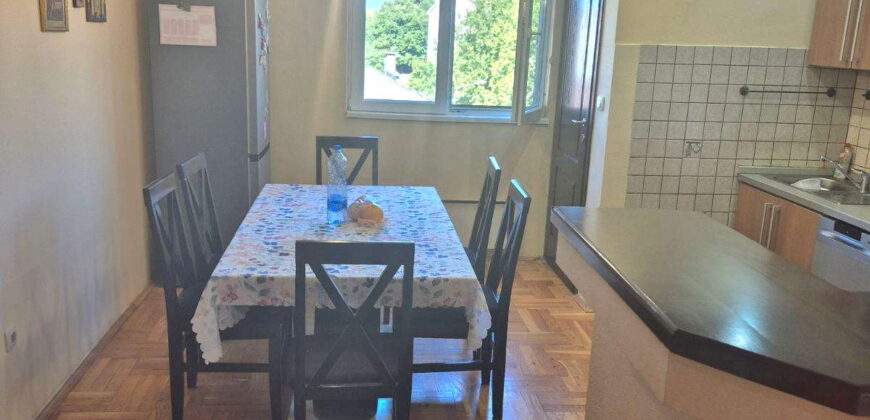 Kompletno renoviran četvorosoban stan u Zemunu